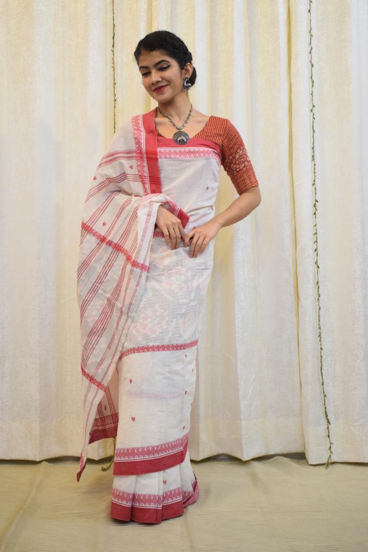 Sādhavi: White & Red Dhaniakhali Cotton Saree