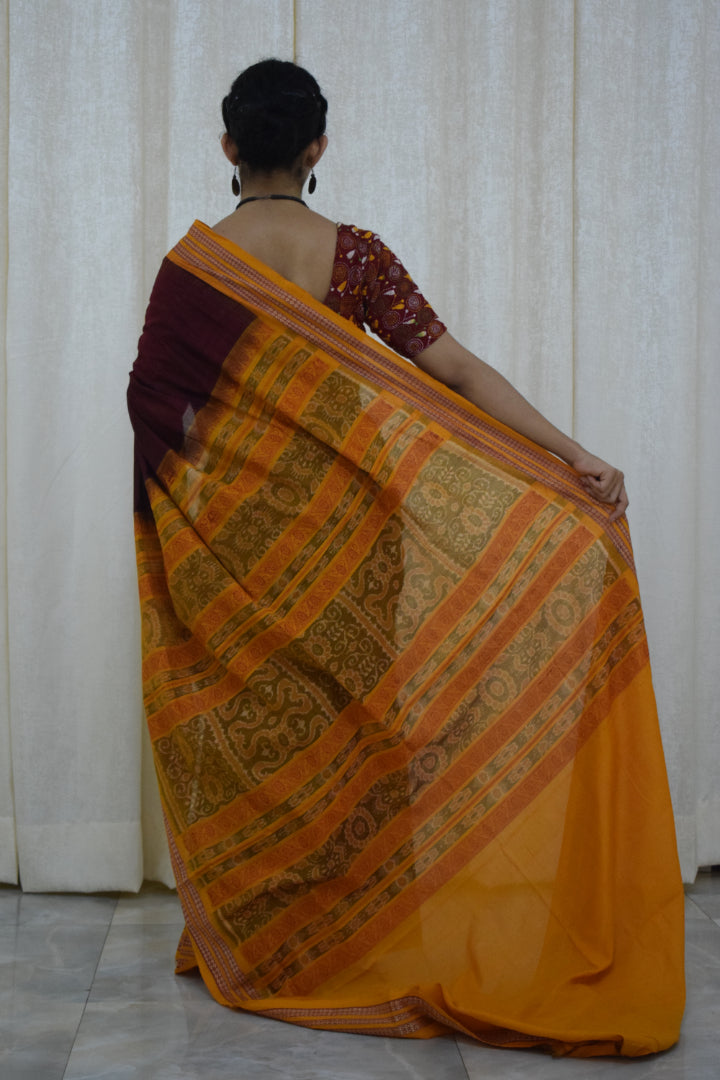 Aarohi: Maroon-brown Padam Bomkai cotton saree