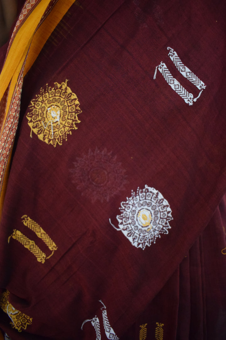 Aarohi: Maroon-brown Padam Bomkai cotton saree