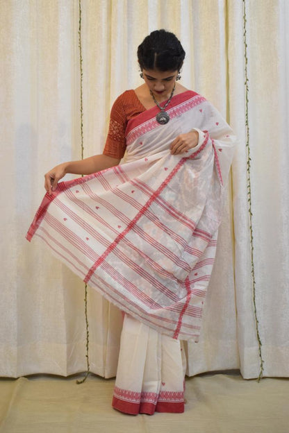 Sādhavi: White & Red Dhaniakhali Cotton Saree