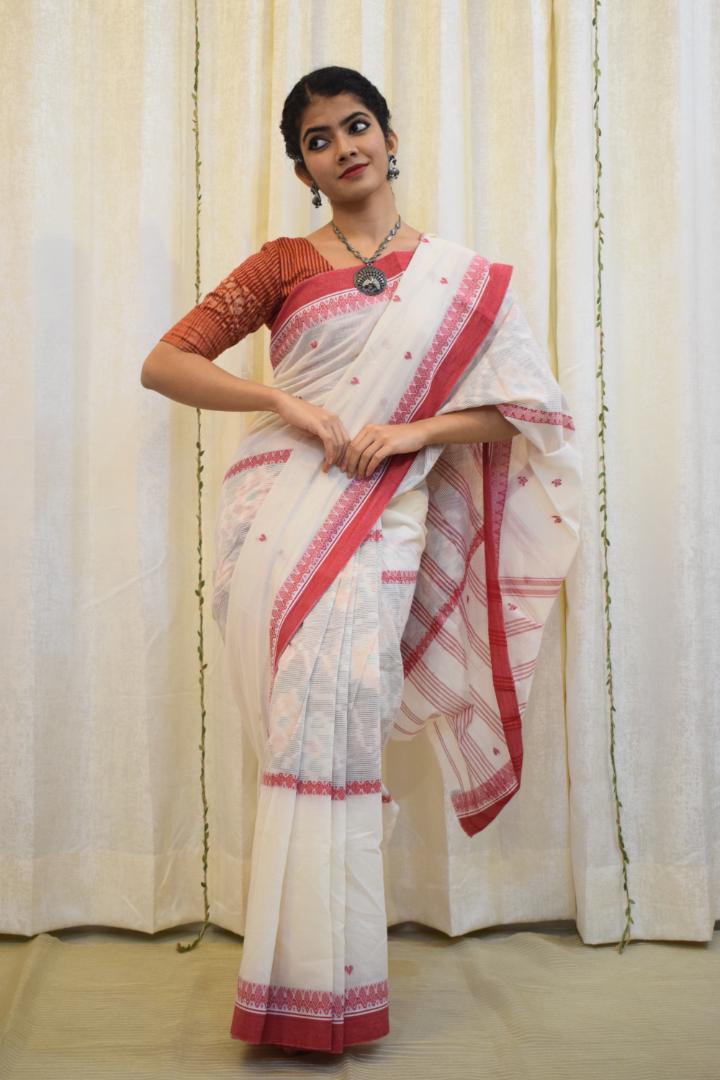 Sādhavi: White & Red Dhaniakhali Cotton Saree