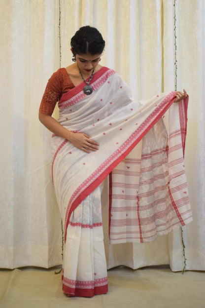 Sādhavi: White & Red Dhaniakhali Cotton Saree