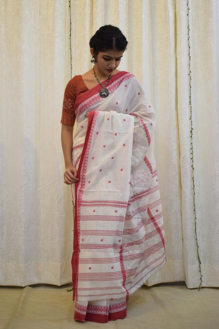 Sādhavi: White & Red Dhaniakhali Cotton Saree