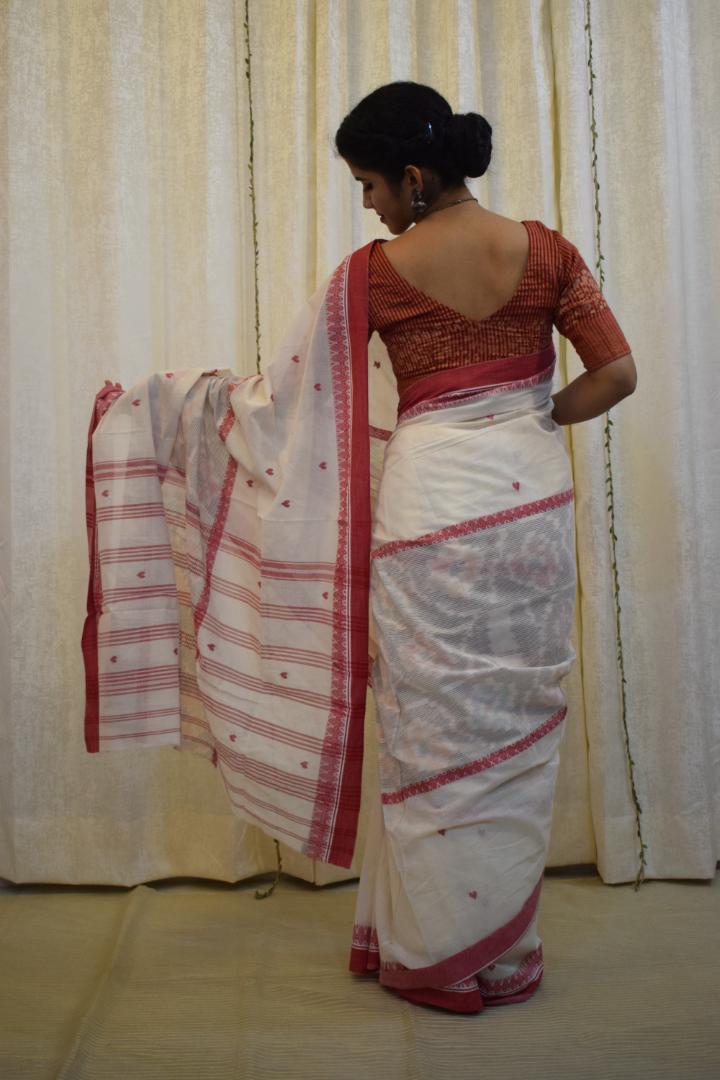 Sādhavi: White & Red Dhaniakhali Cotton Saree