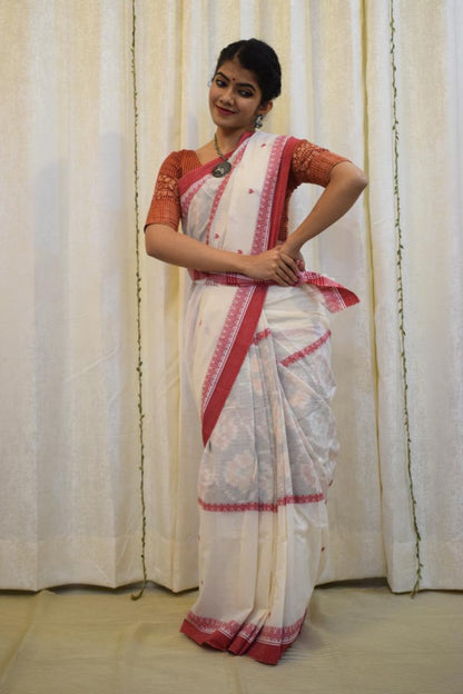 Sādhavi: White & Red Dhaniakhali Cotton Saree