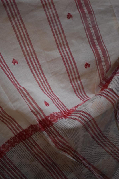 Sādhavi: White & Red Dhaniakhali Cotton Saree