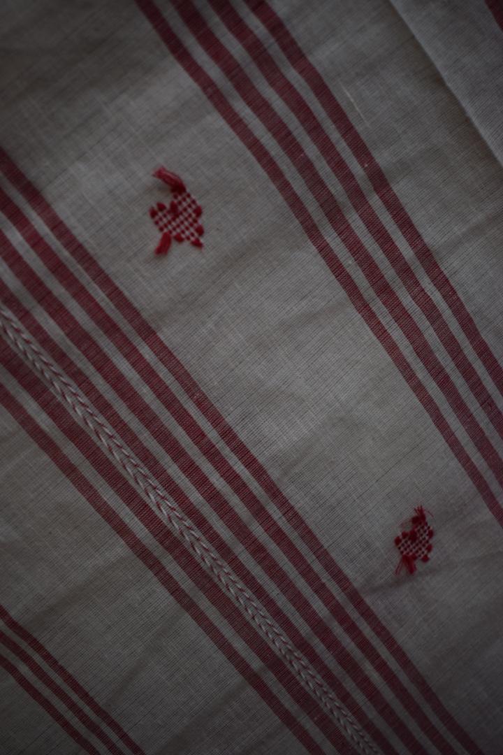 Sādhavi: White & Red Dhaniakhali Cotton Saree