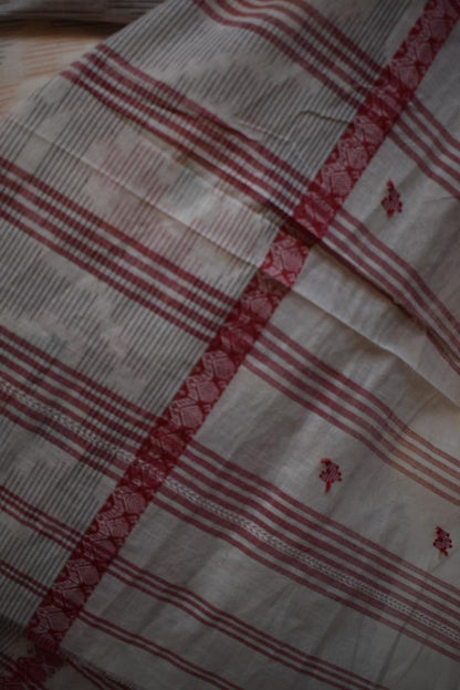 Sādhavi: White & Red Dhaniakhali Cotton Saree