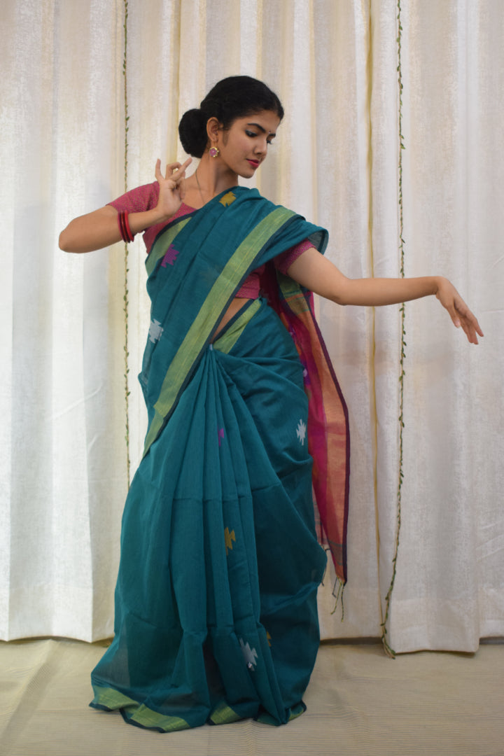 Vedhā: Blue & Green Cotton-Silk Jamdani Saree