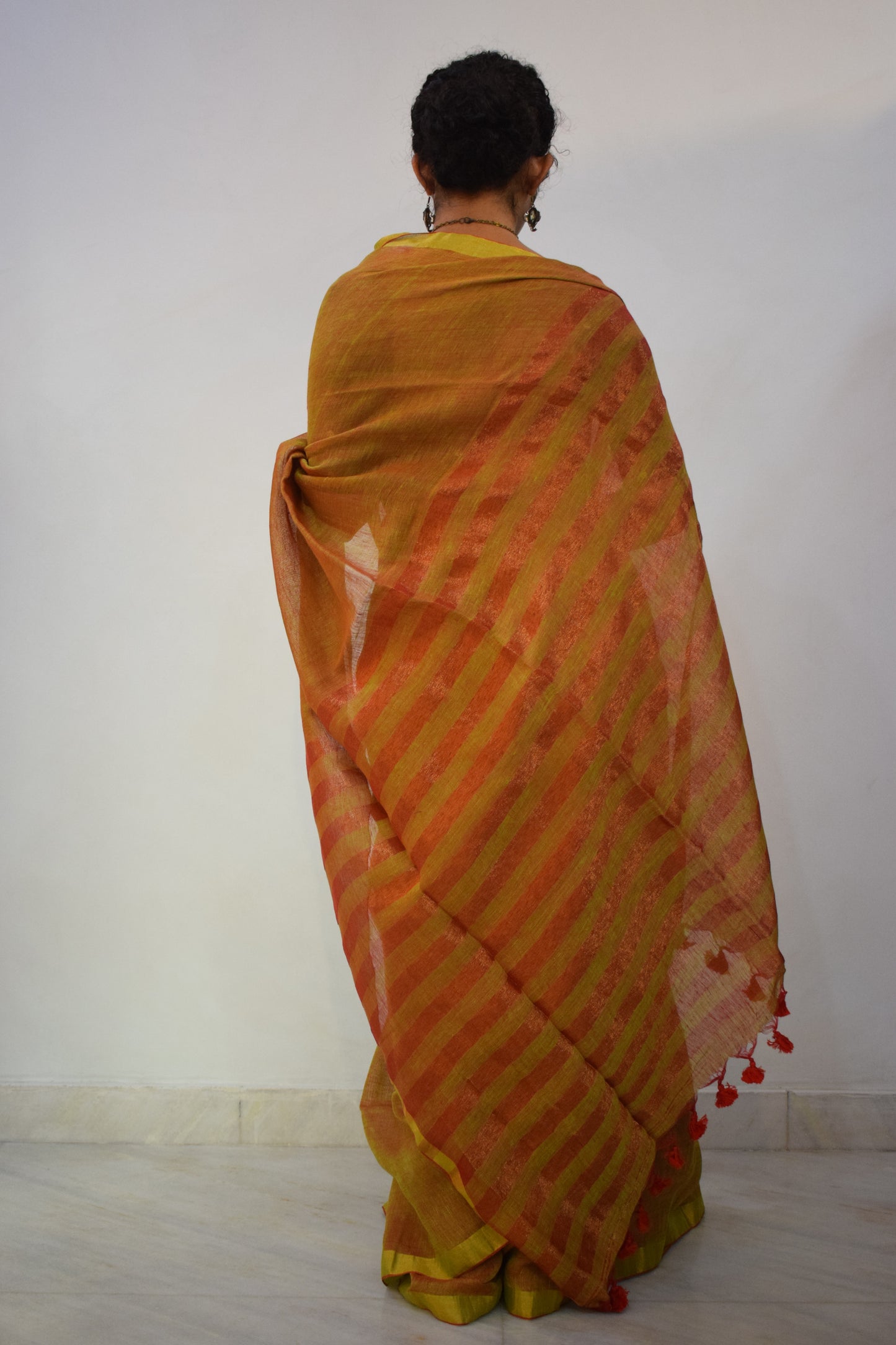 Swarnābhā- Golden Brown Linen Zari Saree