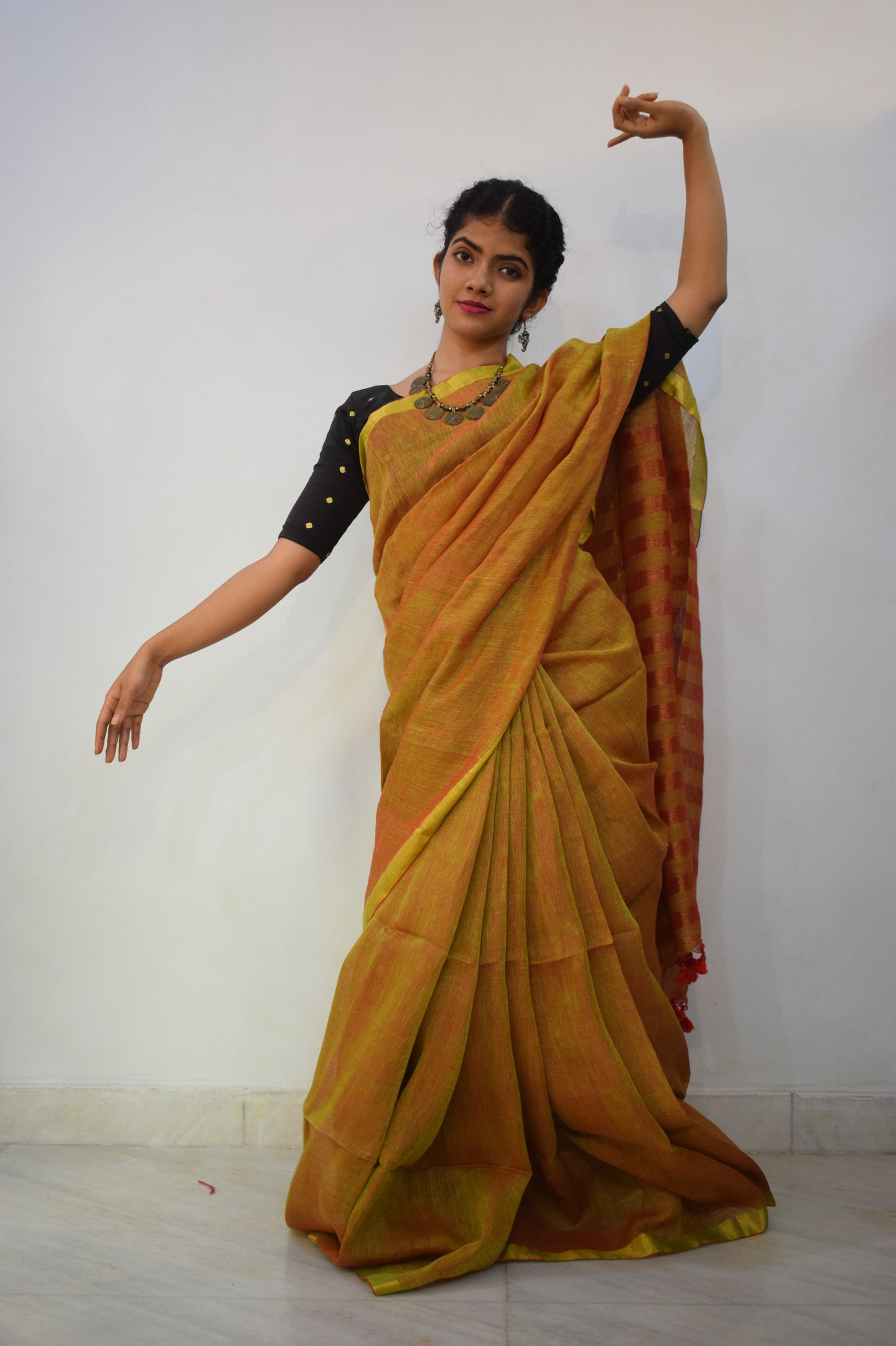 Swarnābhā- Golden Brown Linen Zari Saree