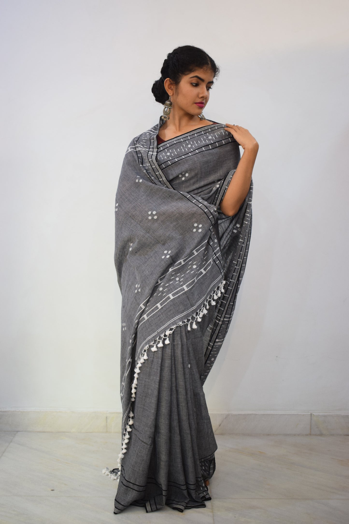 Brindā- Grey Khadi Cotton Jamdani Saree