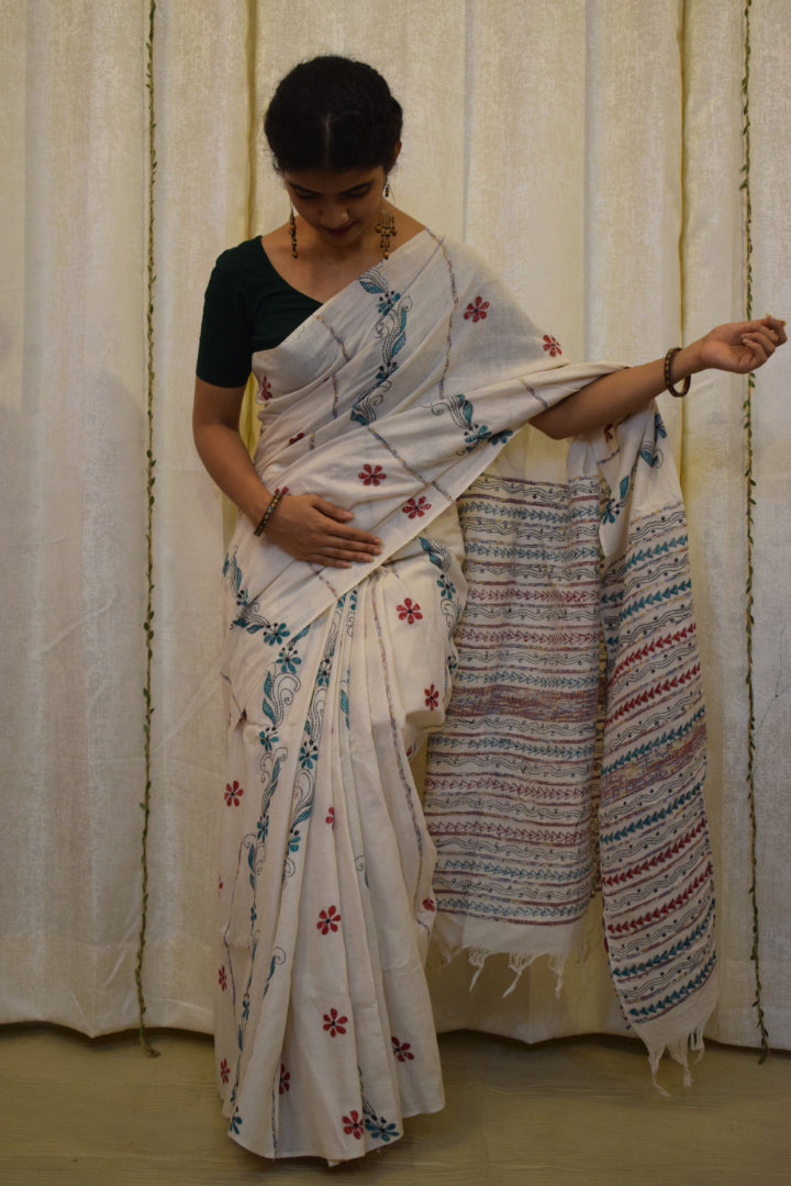 Pranavi: Pearl White Khadi Cotton Kantha Saree