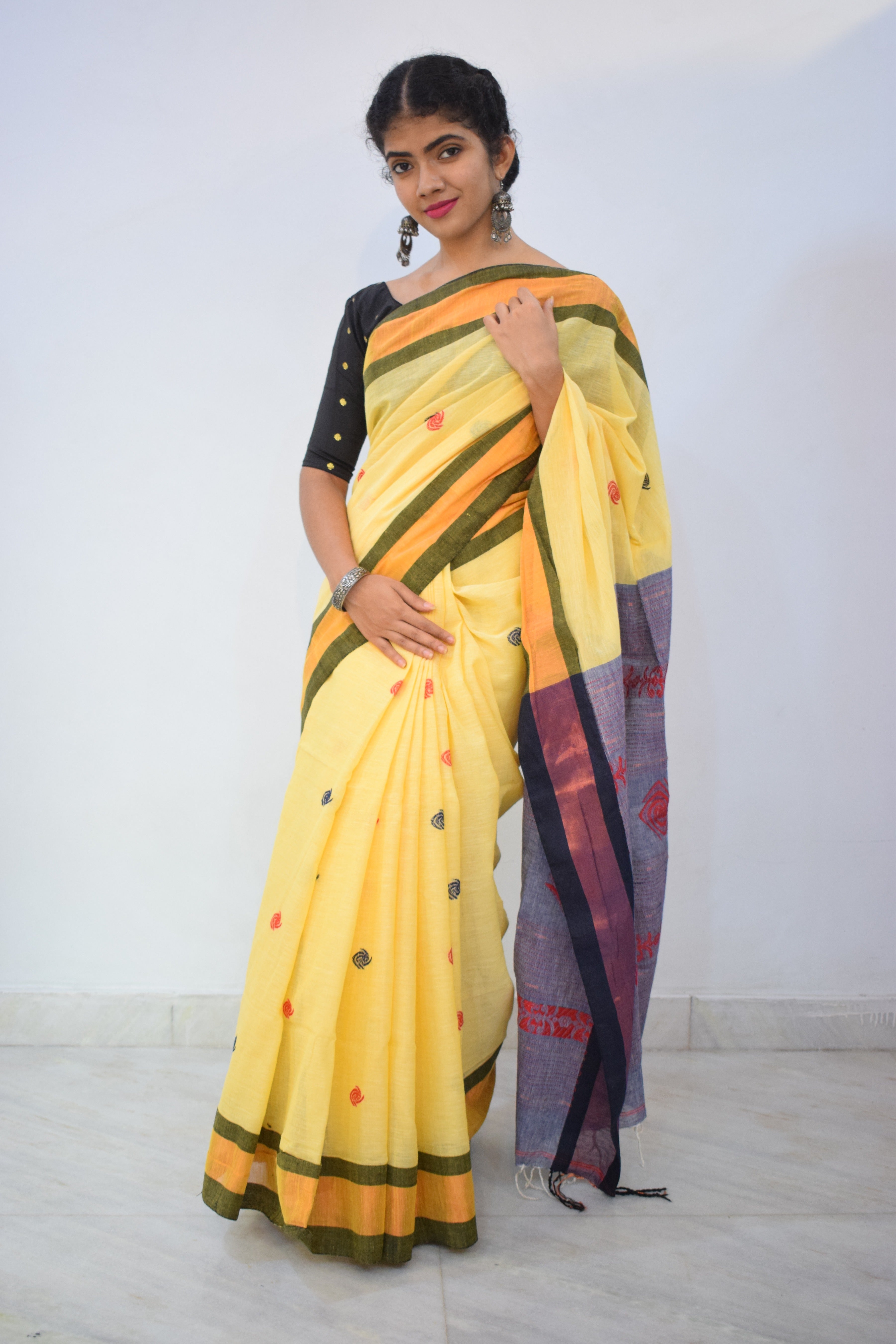 Khadi hot sale jamdani saree