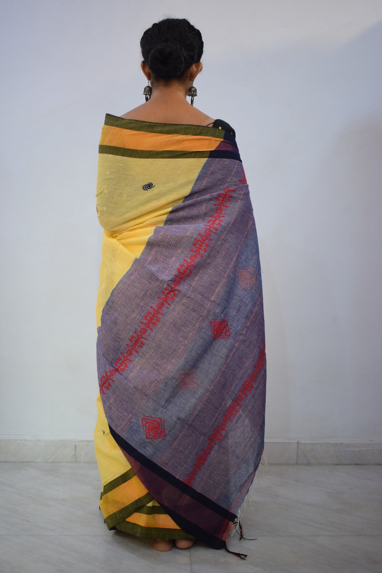 Tānisi- Yellow Khadi Cotton Jamdani Saree