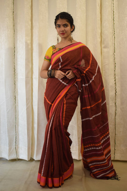 Sānvi: Rusty-Brown Begumpuri Cotton Saree