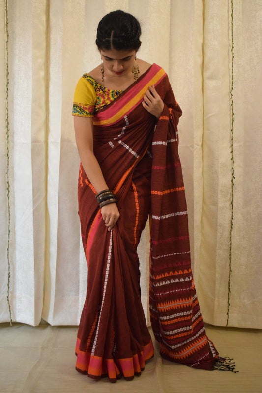 Sānvi: Rusty-Brown Begumpuri Cotton Saree