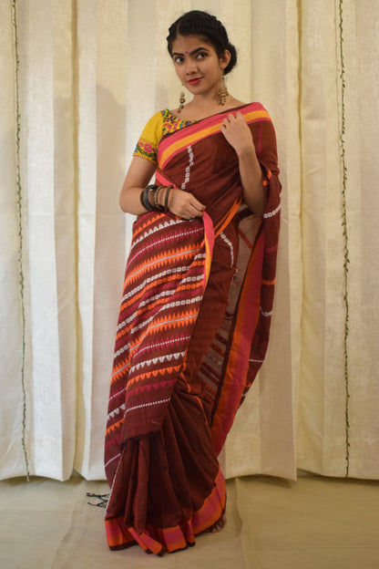 Sānvi: Rusty-Brown Begumpuri Cotton Saree