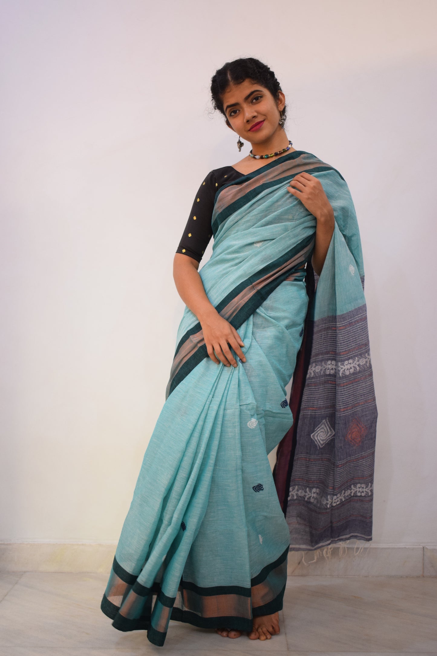 Jaladhijā- Blue Khadi Cotton Jamdani Saree