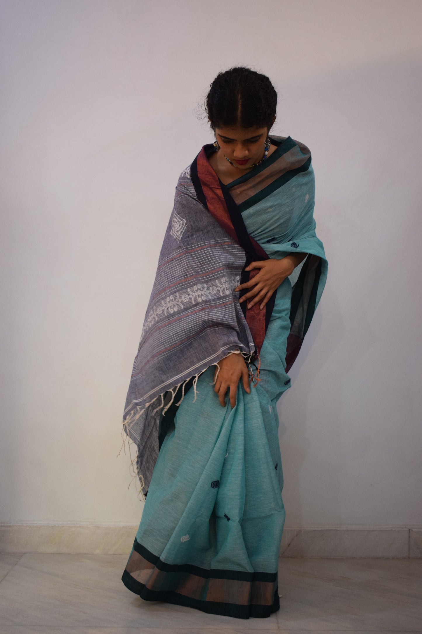 Jaladhijā- Blue Khadi Cotton Jamdani Saree