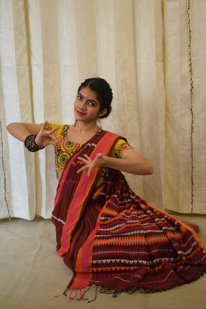 Sānvi: Rusty-Brown Begumpuri Cotton Saree