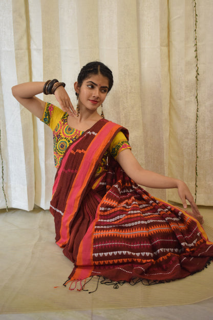 Sānvi: Rusty-Brown Begumpuri Cotton Saree