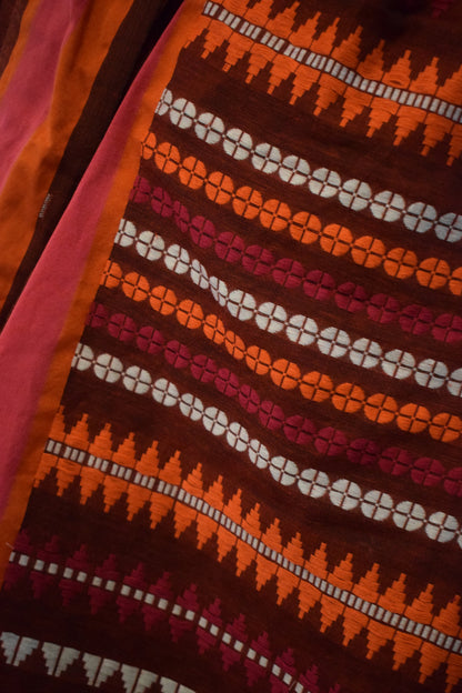 Sānvi: Rusty-Brown Begumpuri Cotton Saree