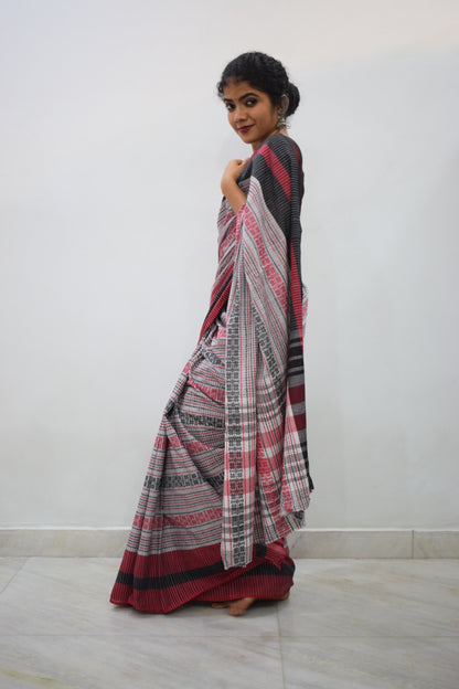 Samyuktā: Grey & Red Dhaniakhali Cotton Saree