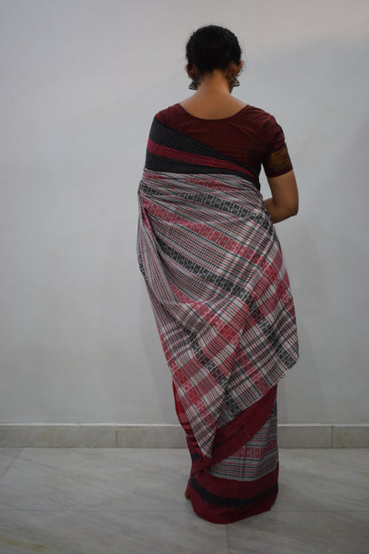 Samyuktā: Grey & Red Dhaniakhali Cotton Saree