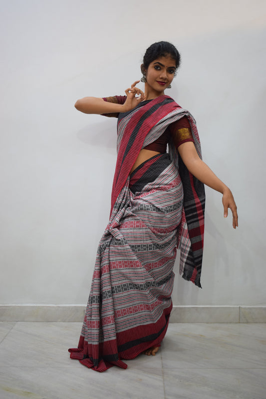 Samyuktā: Grey & Red Dhaniakhali Cotton Saree