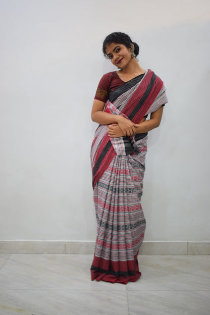 Samyuktā: Grey & Red Dhaniakhali Cotton Saree