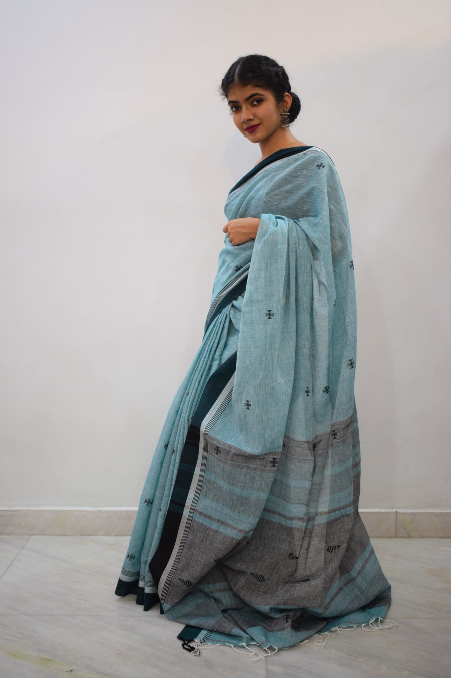 Neelāmbari- Blue Khadi Cotton Jamdani Saree