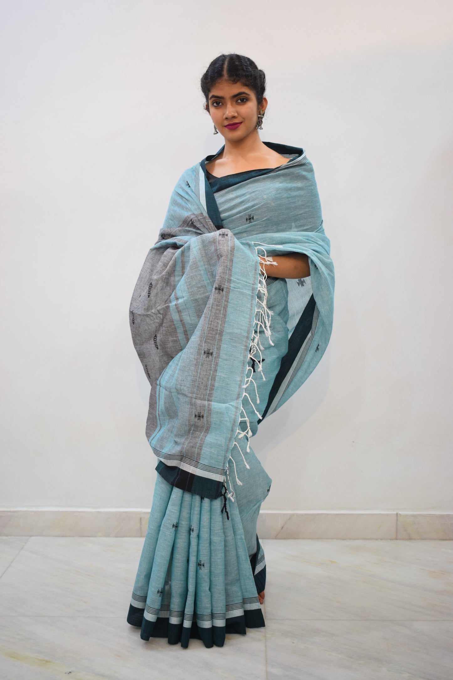 Neelāmbari- Blue Khadi Cotton Jamdani Saree