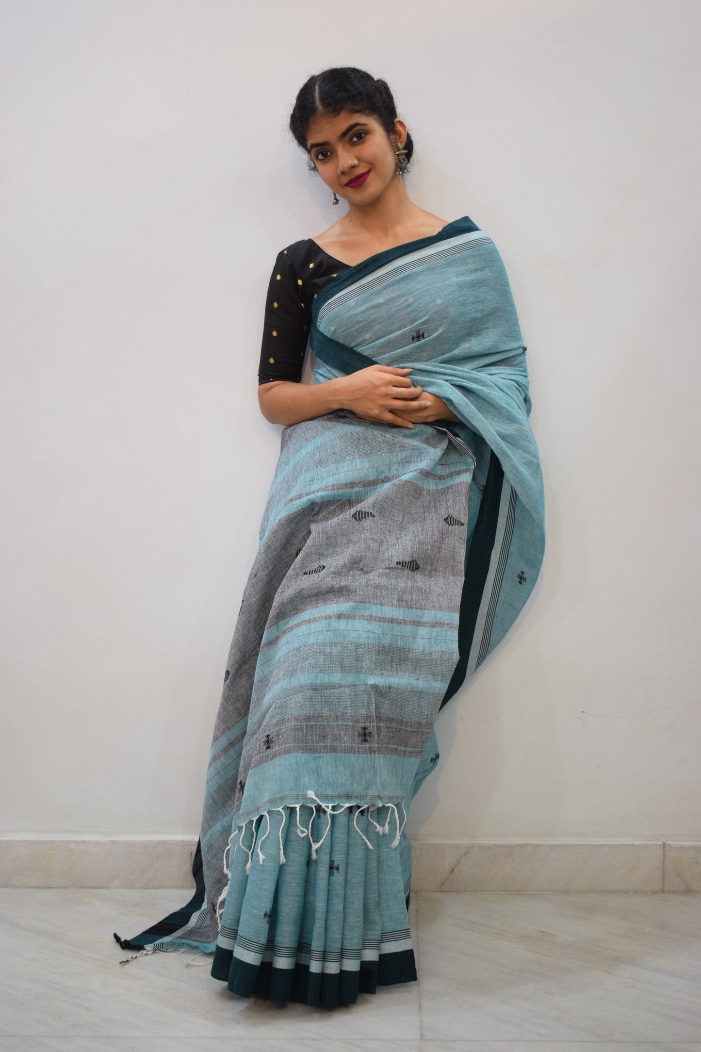 Neelāmbari- Blue Khadi Cotton Jamdani Saree