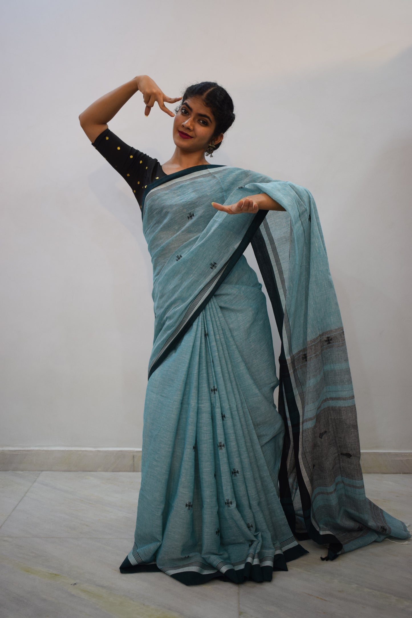 Neelāmbari- Blue Khadi Cotton Jamdani Saree