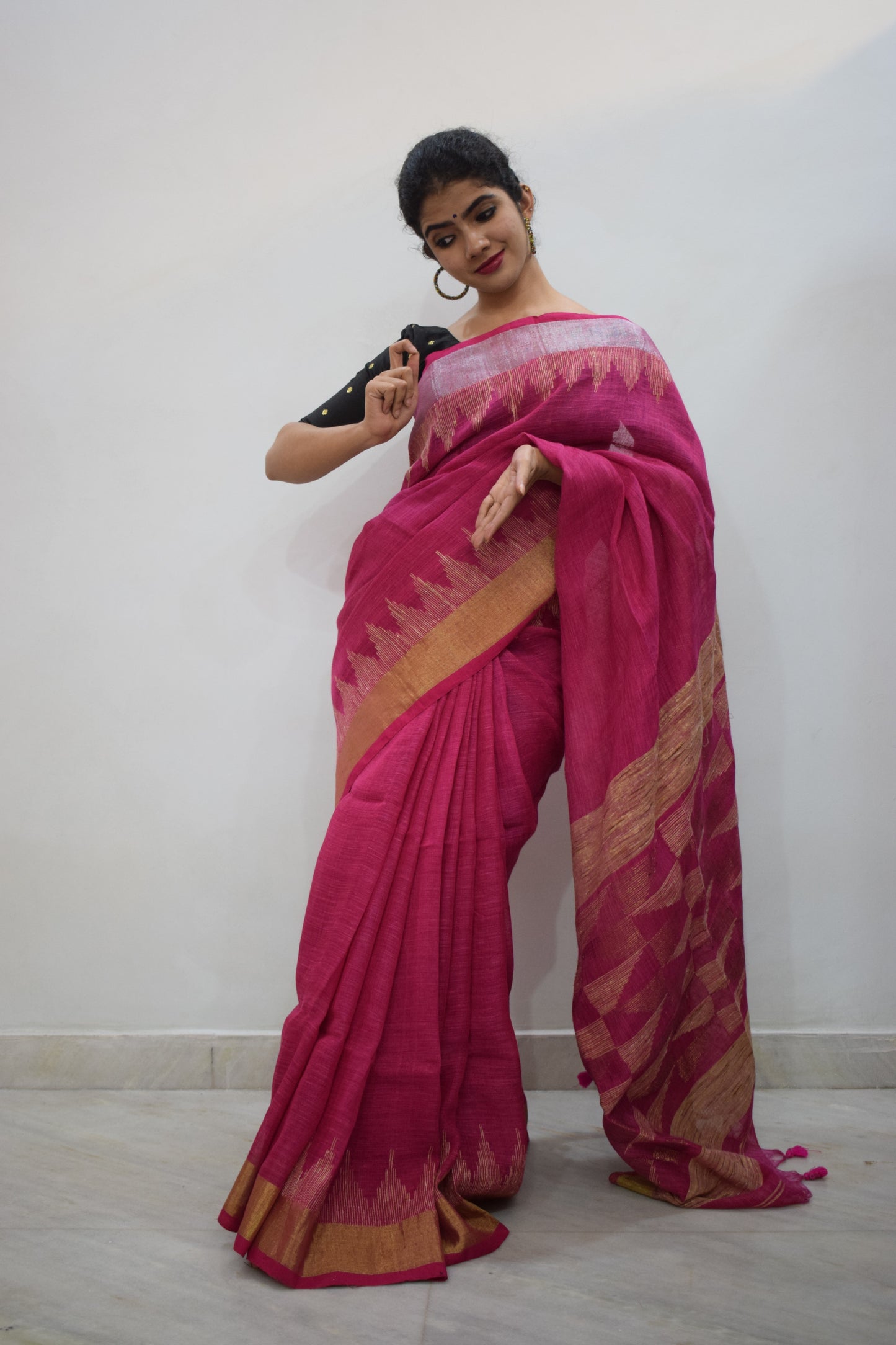 Neeraja- Pink Linen Jamdani Saree