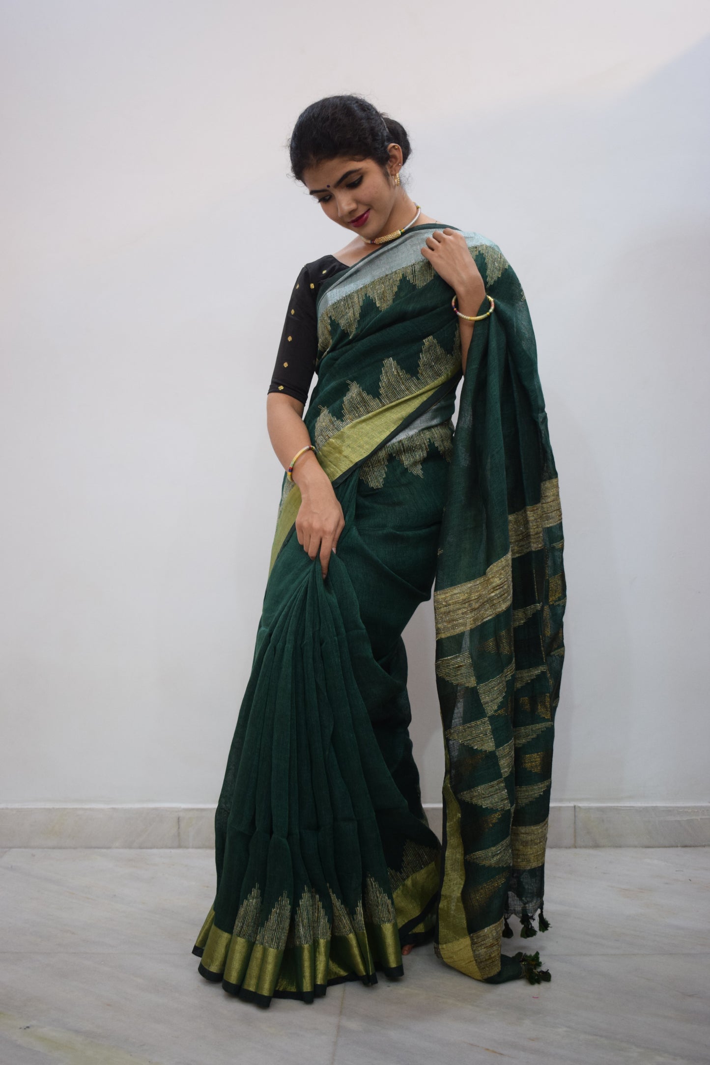 Shaila- Green Linen Temple Jamdani Saree