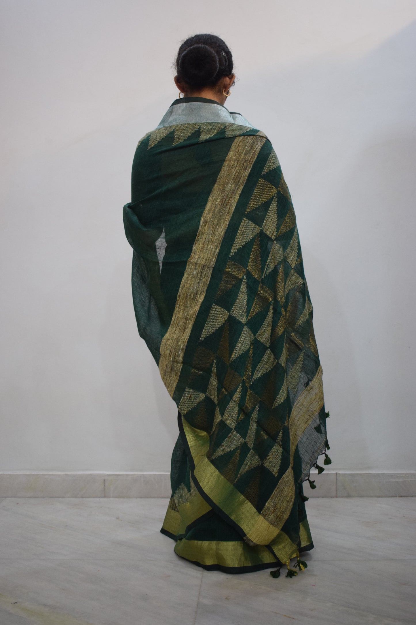 Shaila- Green Linen Temple Jamdani Saree