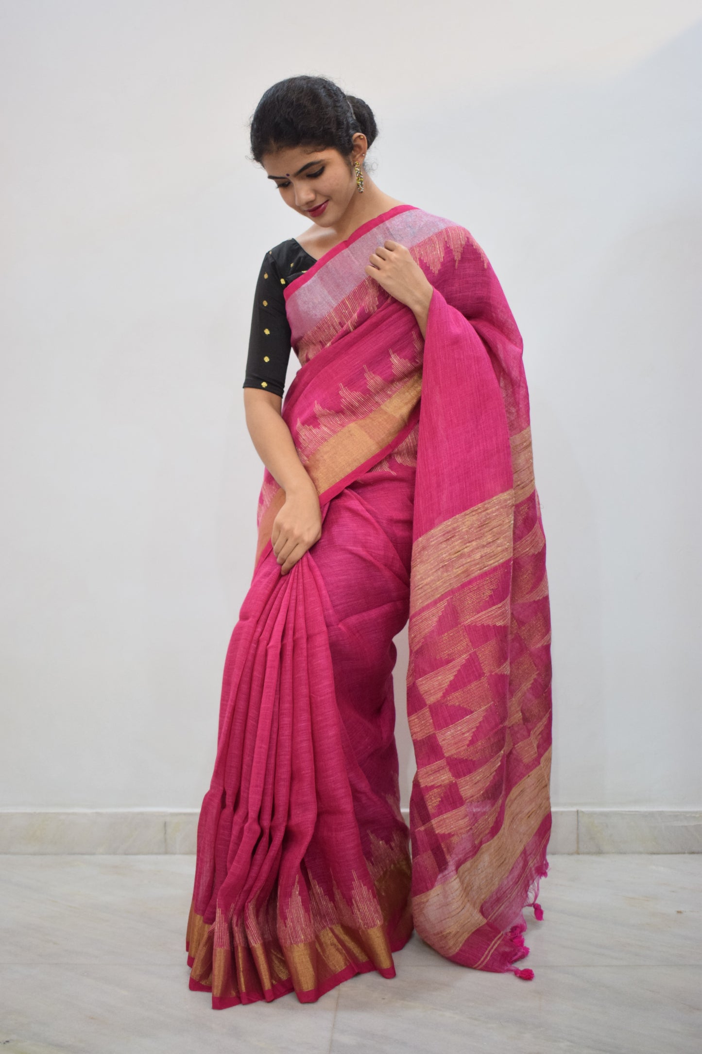 Neeraja- Pink Linen Jamdani Saree