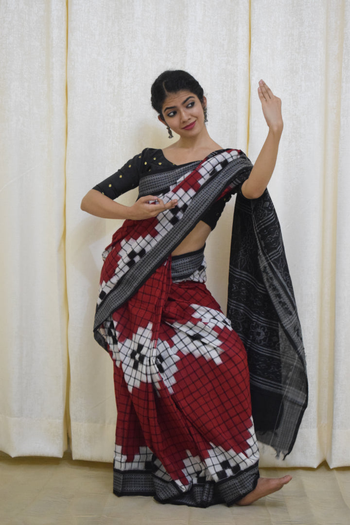 Dakshayani: Red-Black Cotton Pasapalli Sambalpuri Saree