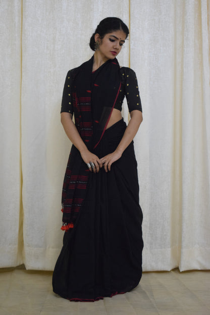 Sharvari: Black Mulmul Buti saree