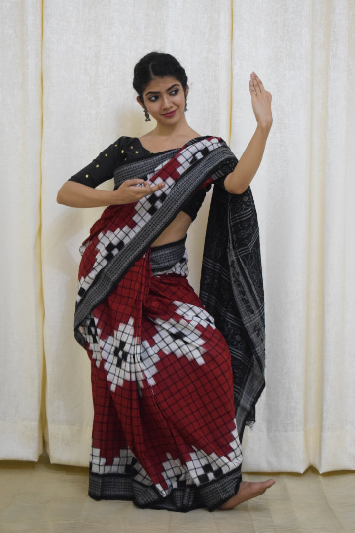 Dakshayani: Red-Black Cotton Pasapalli Sambalpuri Saree