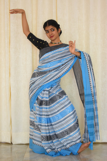 Aakasha: White & blue Dhaniakhali fish motif cotton saree