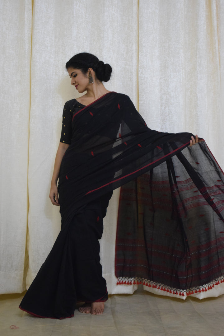 Sharvari: Black Mulmul Buti saree