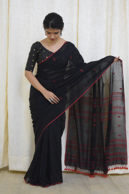 Sharvari: Black Mulmul Buti saree