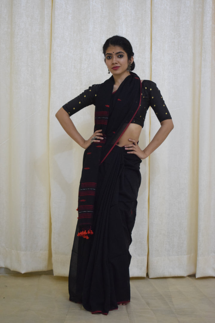 Sharvari: Black Mulmul Buti saree