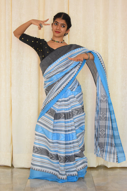 Aakasha: White & blue Dhaniakhali fish motif cotton saree