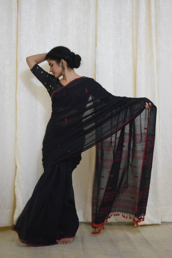 Sharvari: Black Mulmul Buti saree