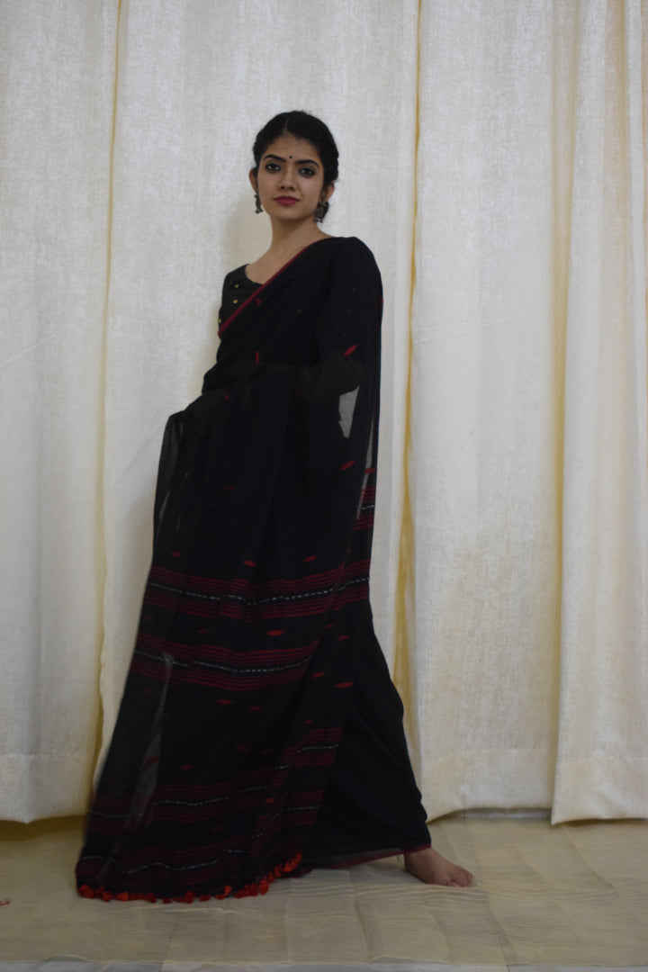 Sharvari: Black Mulmul Buti saree