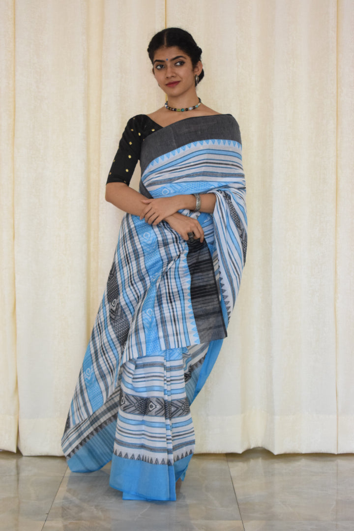 Aakasha: White & blue Dhaniakhali fish motif cotton saree